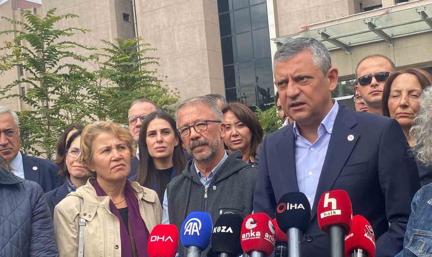 Sıhhiye adliyesinde 10 ekim davası için gelen isim Özgür Özel