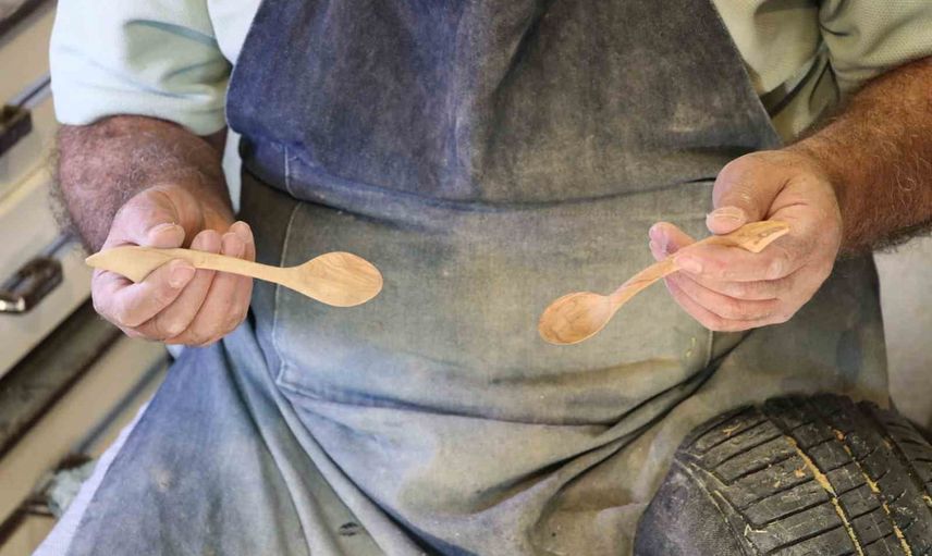 Sivaslı usta şimşir kaşıkla bebek beslenmesine pratik ve sağlıklı seçenek sunuyor