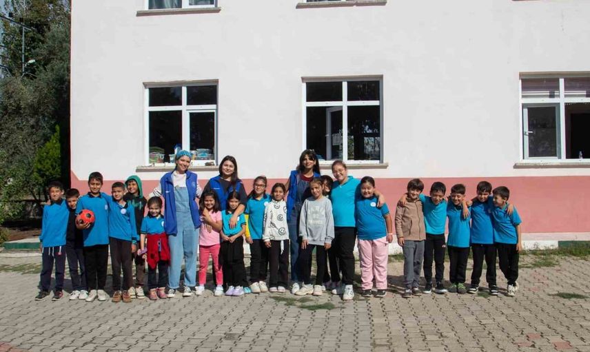 Serik'te gençlerin fırçası kırsal okulları renklendiriyor