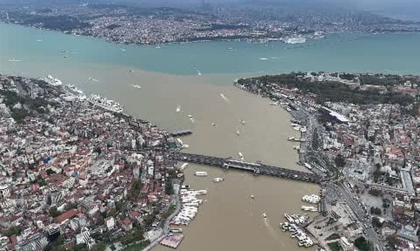 Haliç çamurun boğaza aktığı anlar havadan görüntülendi