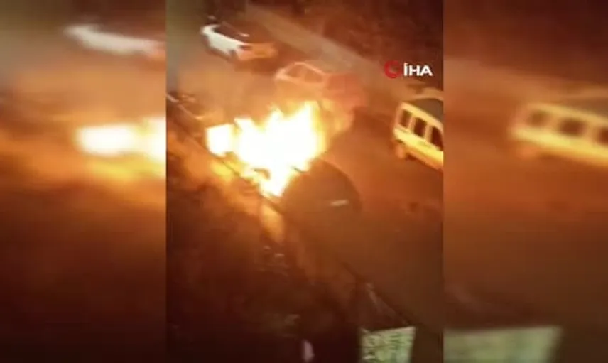 Atakent'te park halindeki araç alevlere teslim oldu