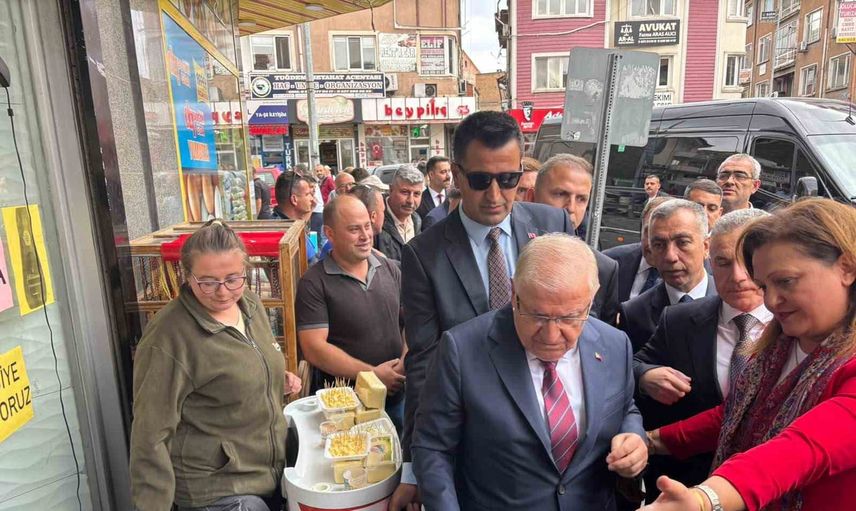 Bakan Güler Afyonkarahisar'da esnafın taleplerini dinledi, vatandaşlarla buluştu