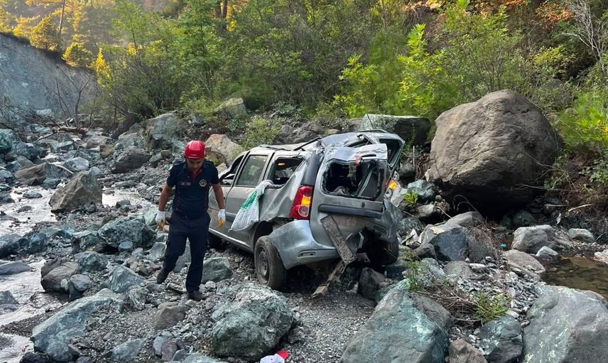 Osmaniye’de uçuruma yuvarlanan araçta bir kişi yaşamını yitirdi, bir kişi yaralandı