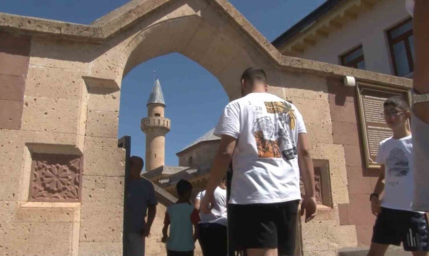 Hacıbektaş'ta manevi buluşma: türbe, külliye ve anma hazırlığı yoğun ilgi görüyor