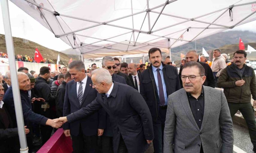 Erzurum'da ulaşıma 168 milyar liralık yatırım: Dallıkavak tüneli ve akıllı kavşak hizmette