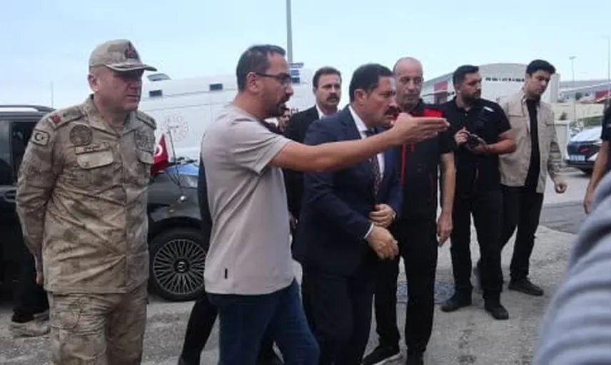 Antakya'da MOBSAN'da yangın kontrol altına alındı, vali Masatlı incelemede