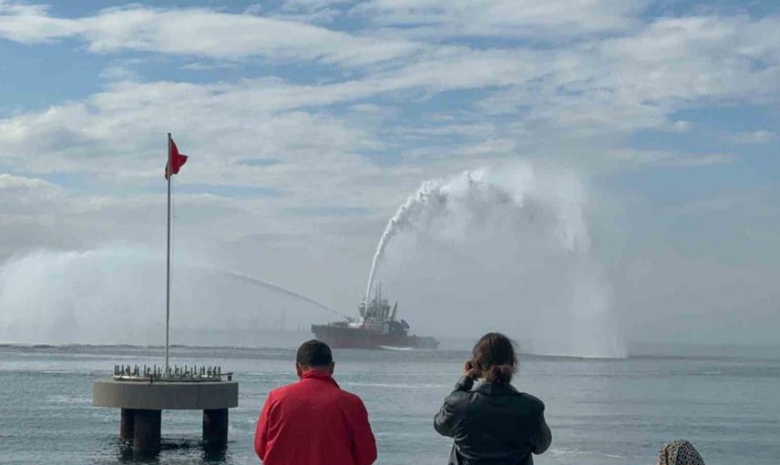 Gemlik’te Cumhuriyet Bayramı denizde görsel şölen