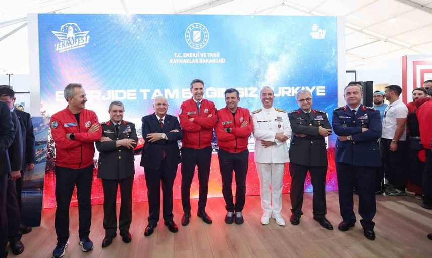 Bakan güler ve komuta kademesi TEKNOFEST'te gençlerle buluştu
