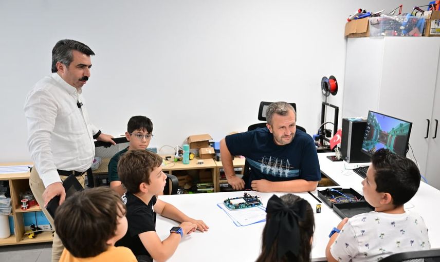 Yaz okulunda küçük mucitler: Molla Yegan Çocuk Üniversitesi'nde bilim ve sanat