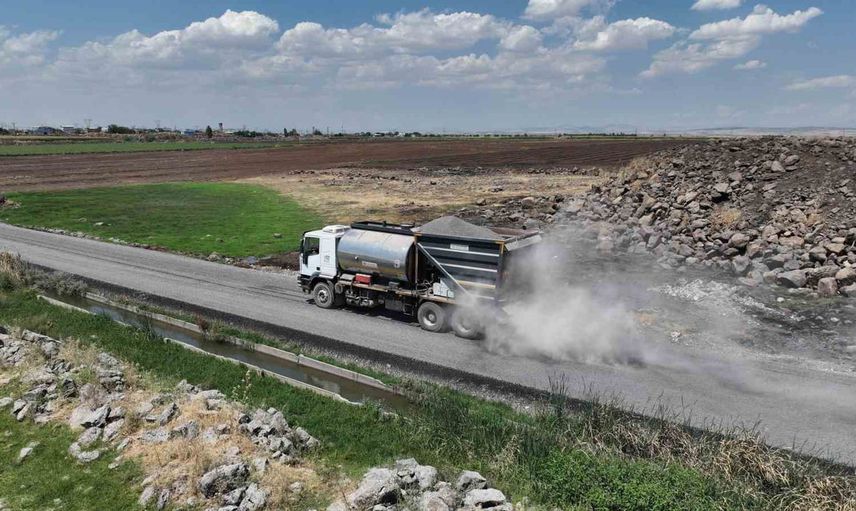 Kırsal mahallelerin ulaşımı için kapsamlı yol seferberliği devam ediyor