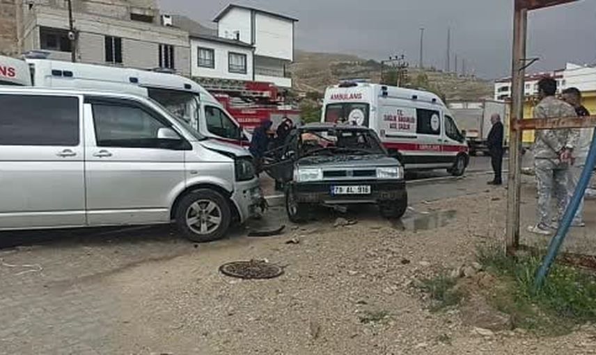 Gürün'de çarpışma sonrası hızlı müdahale: dört kişi hastaneye kaldırıldı