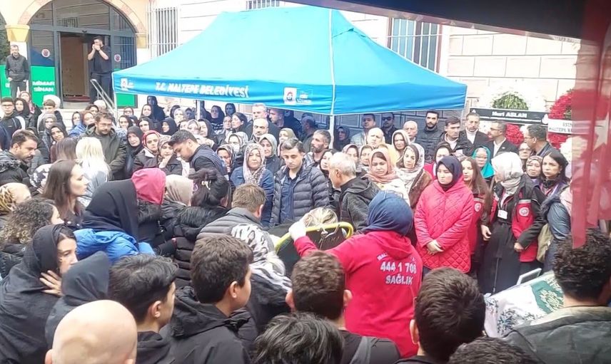 Maltepe'de çöküşün gölgesinde bir veda: 5 yaşındaki Gülce toprağa verildi