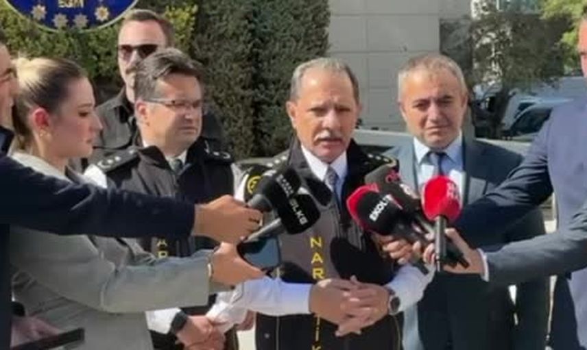 Kırmızı bültenle aranan Cezayir hükümlüsü Fatih'te teslim alındı