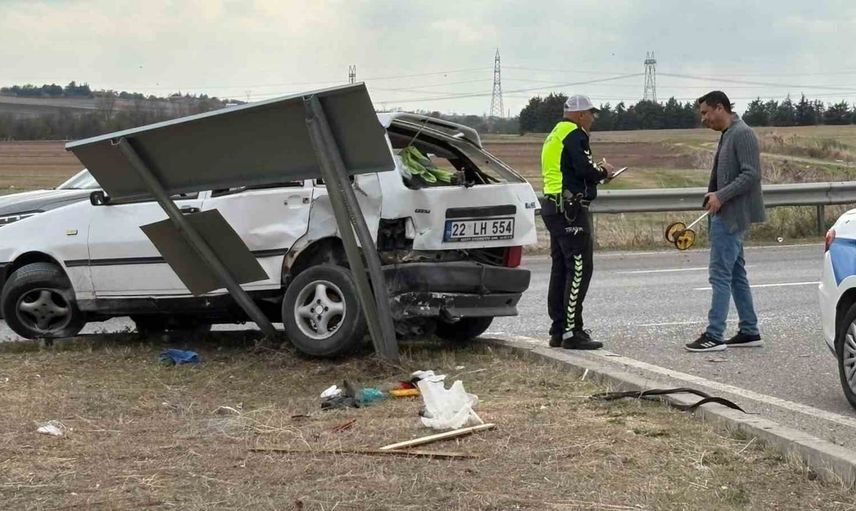Babaeski'de Müsellim kavşağında iki otomobil çarpıştı: 1 yaralı