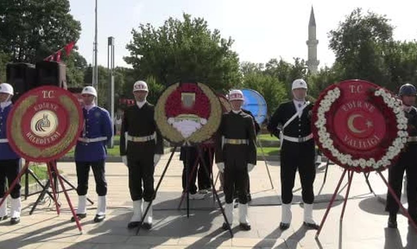 Edirne'de zaferin 104. yılı mehmetçiğin görkemli geçişiyle kutlandı
