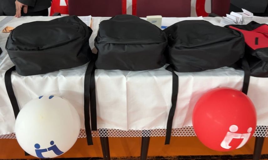 Yüksekova'da gençlere eğitim desteği: 100 yetim kırtasiye çantasıyla buluştu