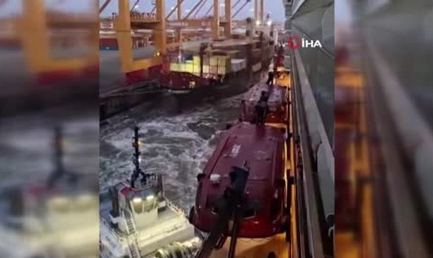 Bremerhaven'de fırtına sırasında limandan ayrılan kruvaziyer konteyner gemisine çarptı