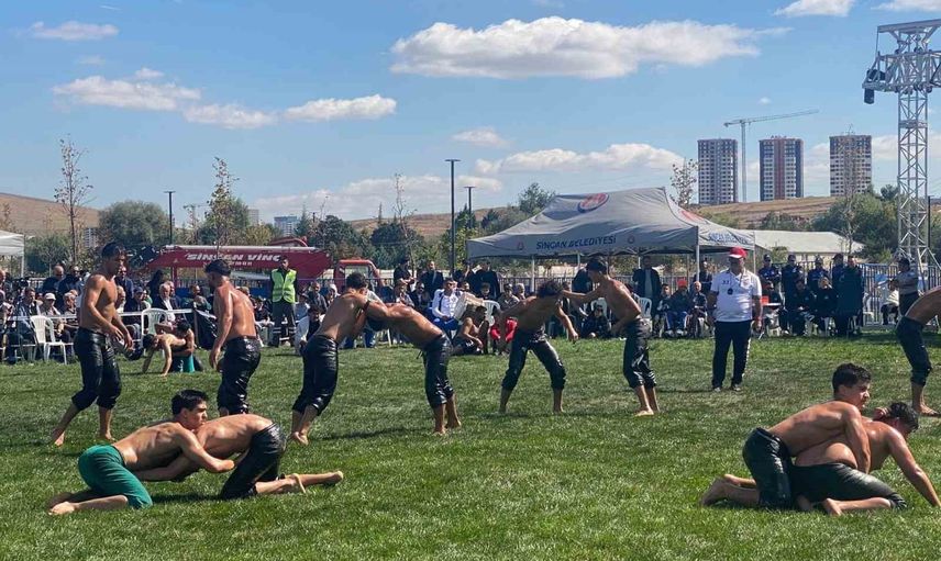 Sincan’da ata sporu buluşması: 26 başpehlivan dahil 500’ün üzerinde güreşçi er meydanında