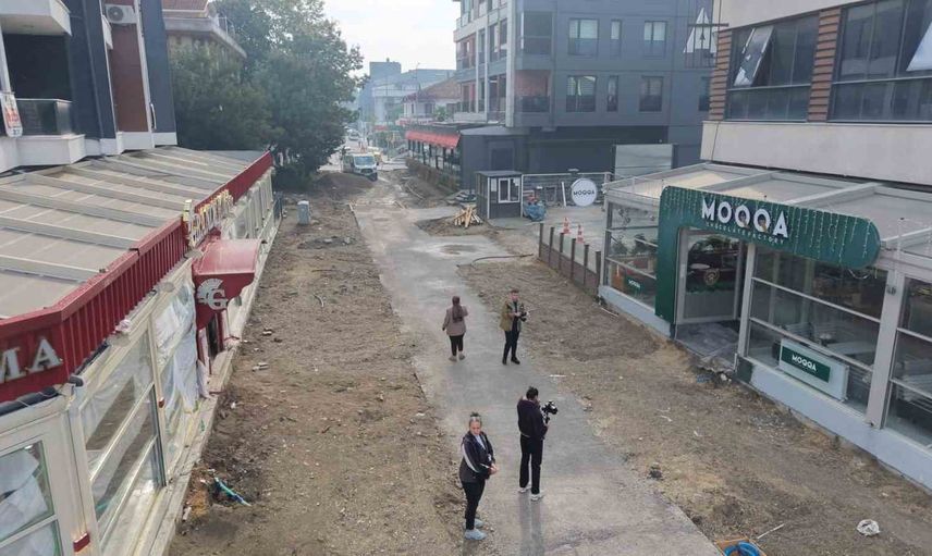 Düzce kent merkezinde Millet Bahçesi ile Merkez Parkı arasında yeşil koridor kuruluyor