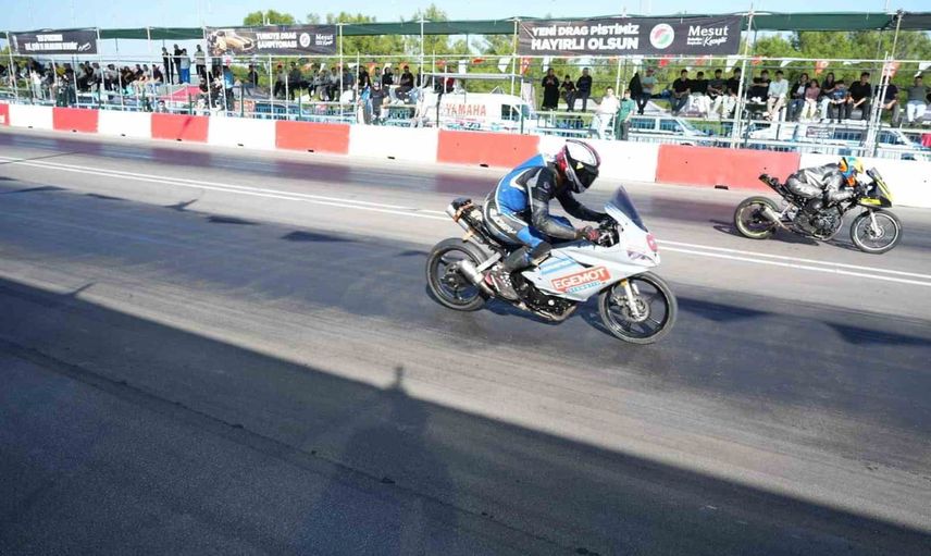 Kepez'te moto drag şampiyonası dördüncü ayakta hız ve çekişme
