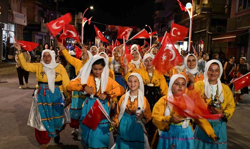 Demirci'de kurtuluş coşkusu kortej ve atlı birliklerle taçlandı
