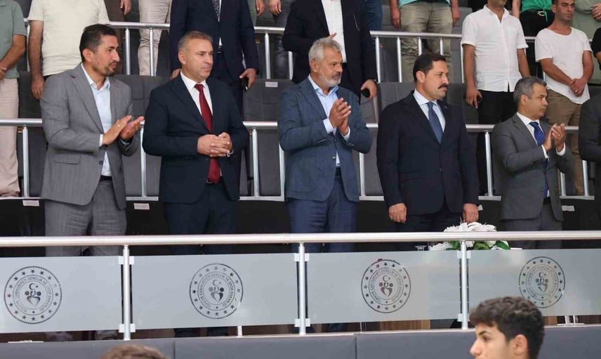 Hatay’da badminton rüzgârı: 2026 büyükler Türkiye şampiyonası başladı