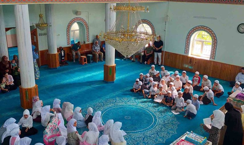 Başaran'da Kur'an eğitimi sahneye yansıdı: yaz kursu coşkuyla bitti