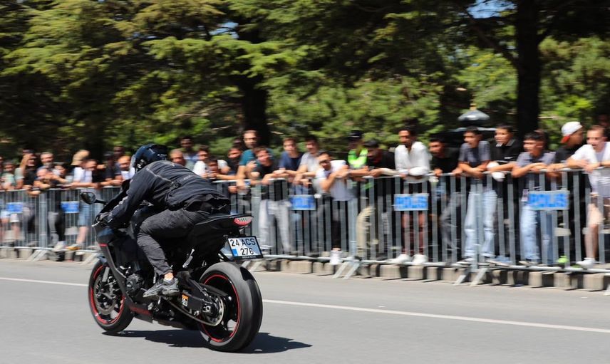 Erzincan'da hız ve adrenalin buluşması: Ergan Motofest drag yarışları