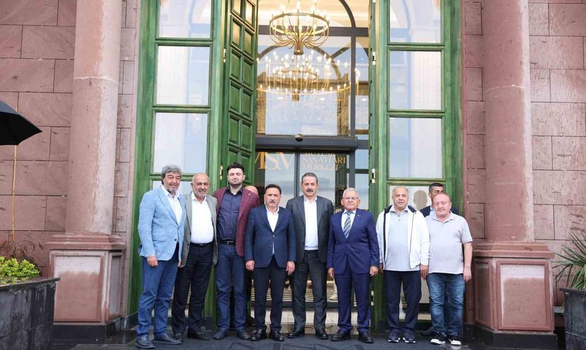 Kayserispor ve Bursaspor yönetimleri kayseri’de dostluk yemeğinde buluştu