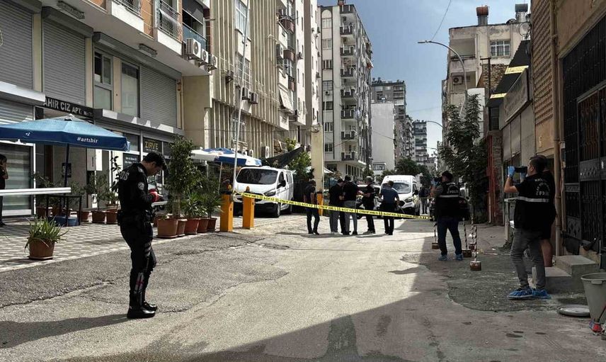 Reşatbey'de iş yeri önünde silahlı saldırı: bir kişi hayatını kaybetti, bir kişi yaralandı