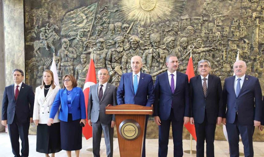 TBMM başkanı Kurtulmuş Gaziantep'te akademik yıl açılışına katıldı ve valiliği ziyaret etti