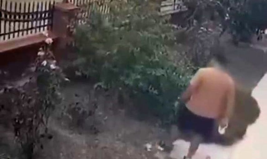Bayraklı'da kameraya yansıyan tekme vakasında şüpheli adliyeye sevk edildi