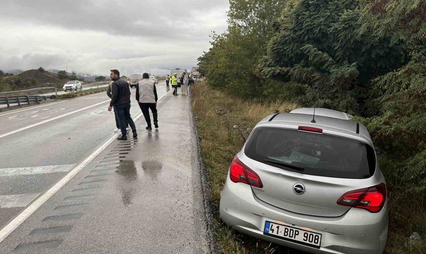 Yağış iki kazaya yol açtı: otomobil bankete düştü, yardım için duran minibüse çarpıldı