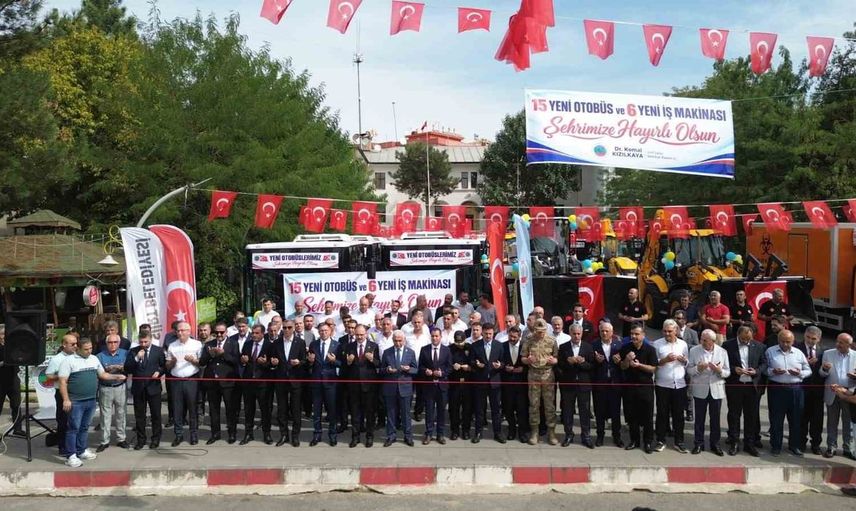 Siirt belediyesi ulaşıma ve saha çalışmalarına 21 araç daha kattı
