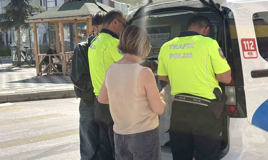 Bolu'da Süreyya Sokak'ta çarpışma: motosiklet sürücüsü ile yolcusu hafif yaralandı