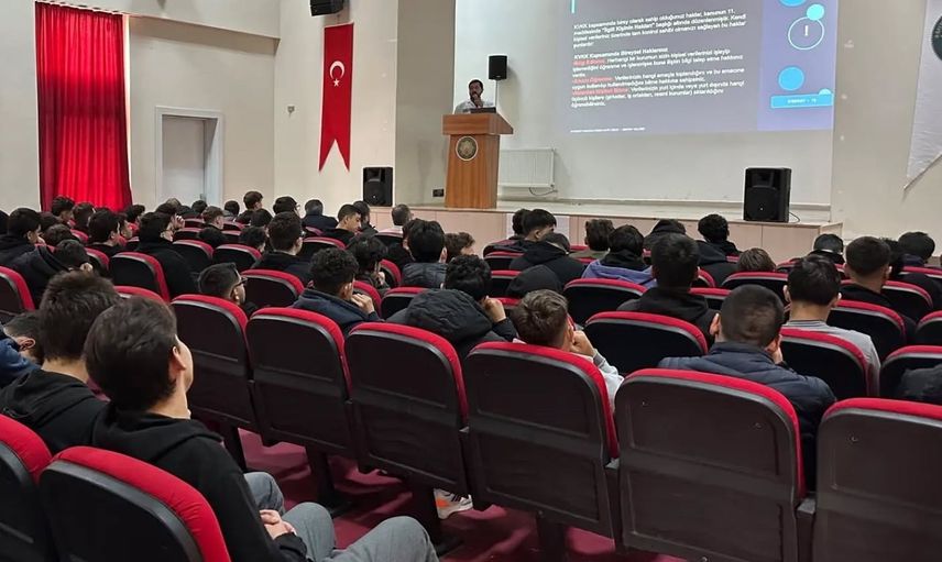 Bayburt'ta öğrenciler siber güvenlik ve dijital farkındalık eğitimi aldı
