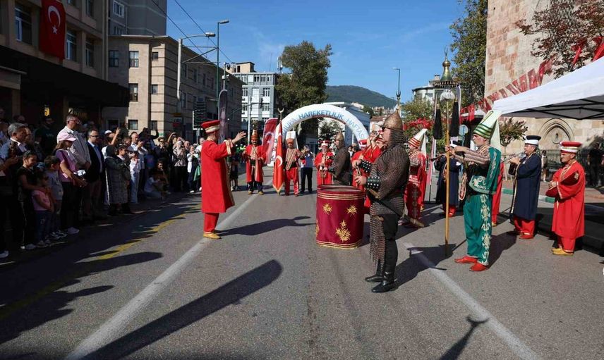 Bursa'da Atatürk Caddesi araçsız günle dört saat canlı bir kente dönüştü