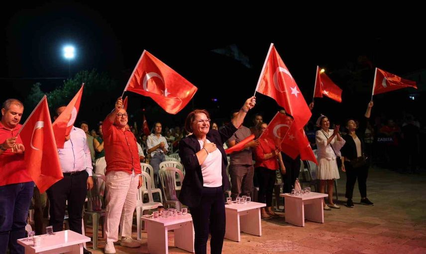 Didim’de binler fener alayında buluştu, konser meydanda yankılandı