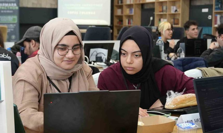 TÜRGEV'in AI CRAFT projesi gençleri yapay zekayla üretime taşıyor