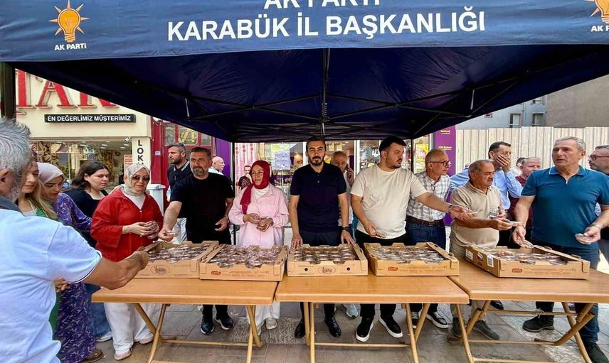 Karabük'te AK Parti'den mevlid kandili lokma ikramı