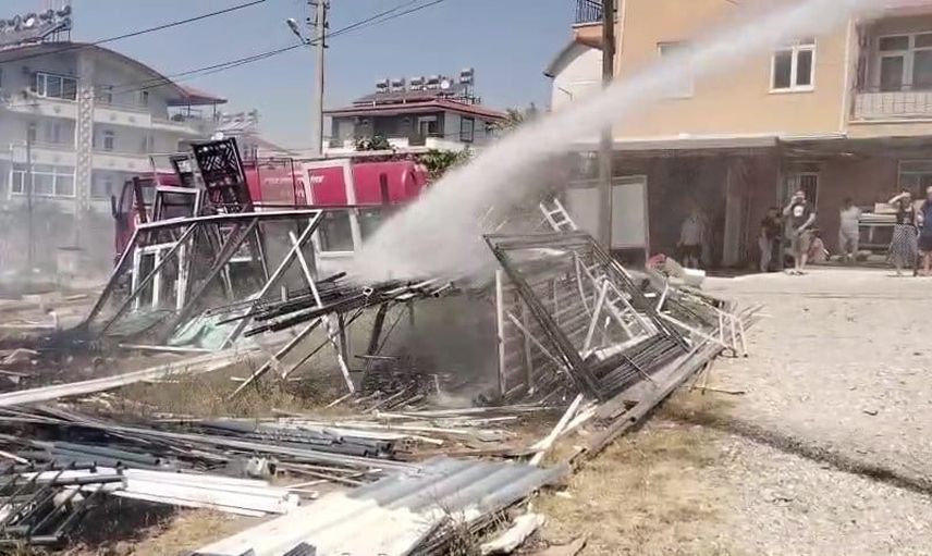 Manavgat'ta Ilıca'daki kuru ot yangını yerleşime sıçramadan kontrol altına alındı
