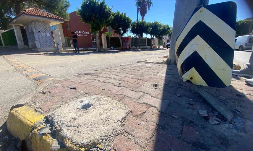 Aksu'da gece yarısı çarpışma sonrası okul bahçesine giren araç panik yarattı