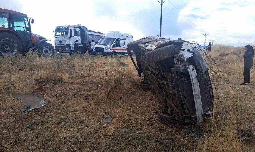 Bingöl'de şarampole yuvarlanan otomobilde 4 kişi yaralandı