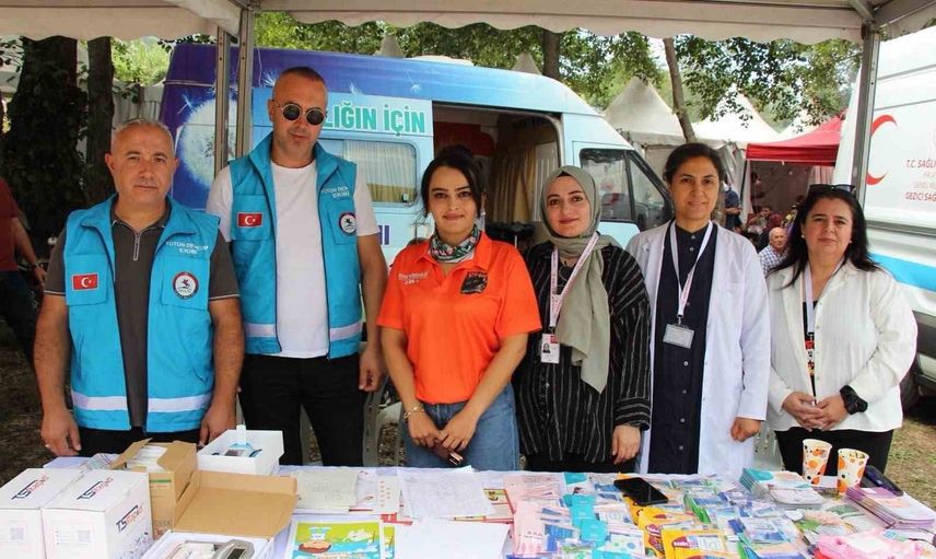 Toplum sağlığı merkezinden Nebiyan'da sağlıklı yaşam stantı