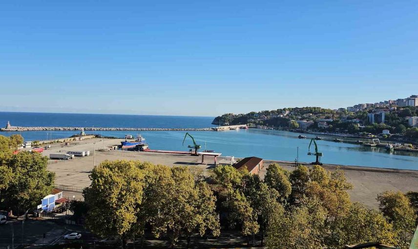 Zonguldak'ta olumsuz hava koşulları nedeniyle denize girişler bir günlüğüne yasaklandı