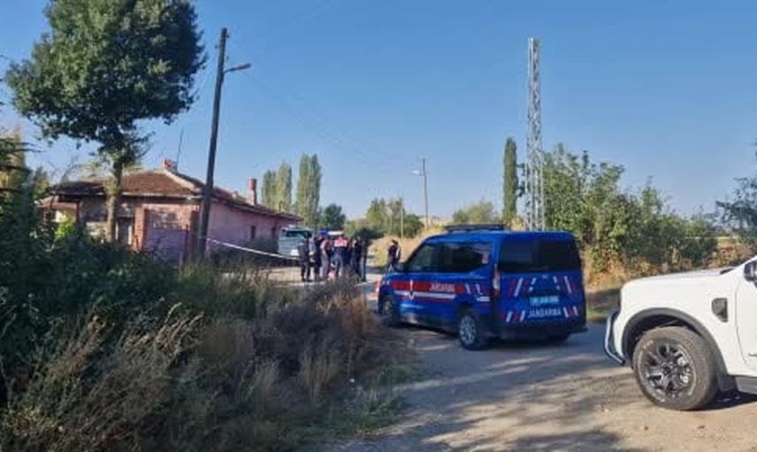 Alaca Kıcılı köyünde 55 yaşındaki kişi evinin önünde hayatını kaybetti