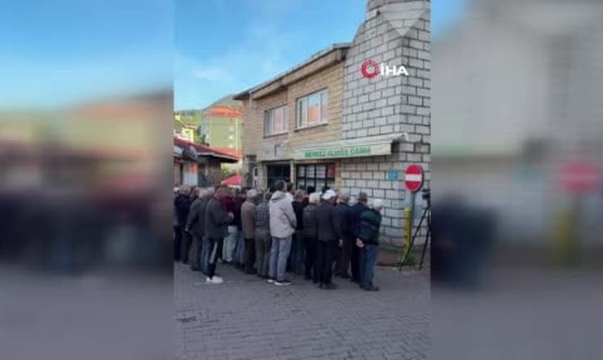 Zonguldak'ta çöken binanın gölgesinde bir veda: Türkan Akçaharman Özhan memleketinde toprağa verildi