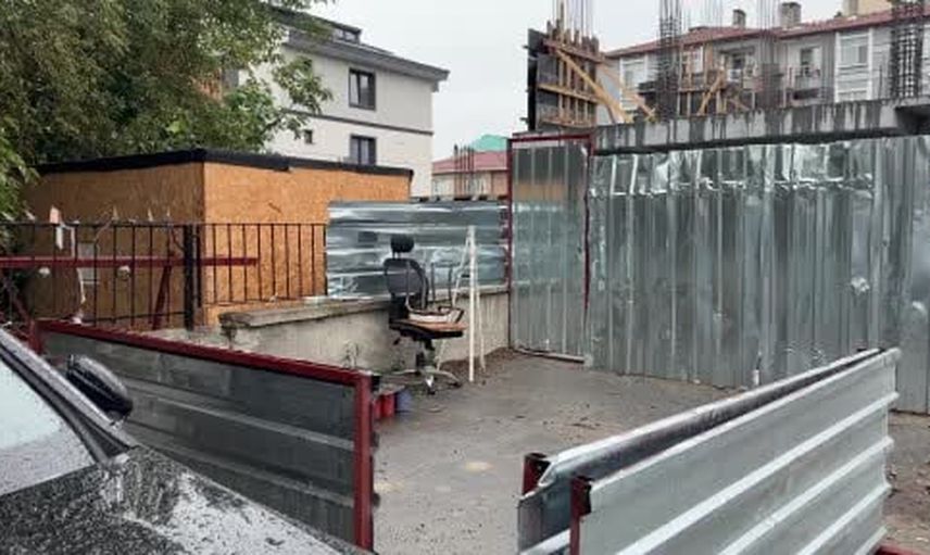 Fatih'te inşaattaki düşüş kazası: boynuna demir saplanan 60 yaşındaki işçi ağır durumda