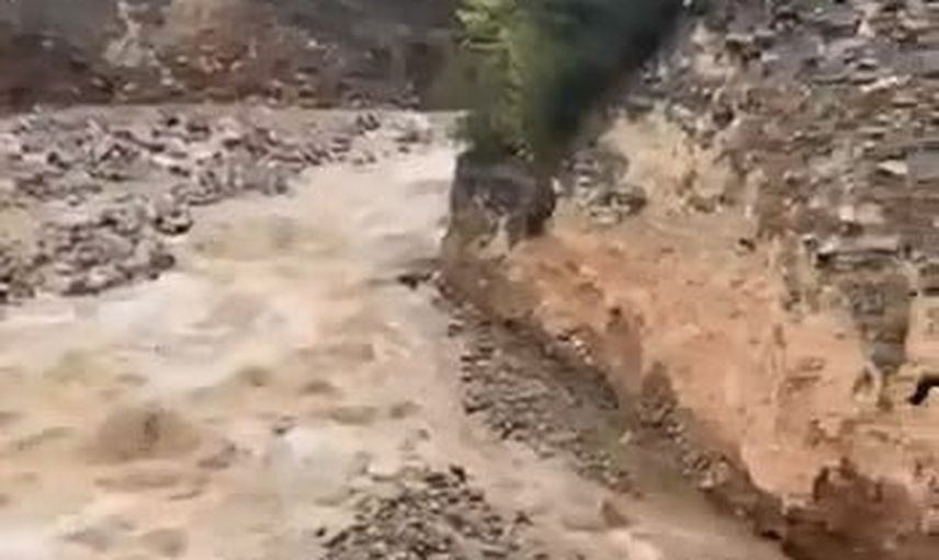 Cumalıkızık'ta derenin yamaçında çökmenin anları amatör kamerada
