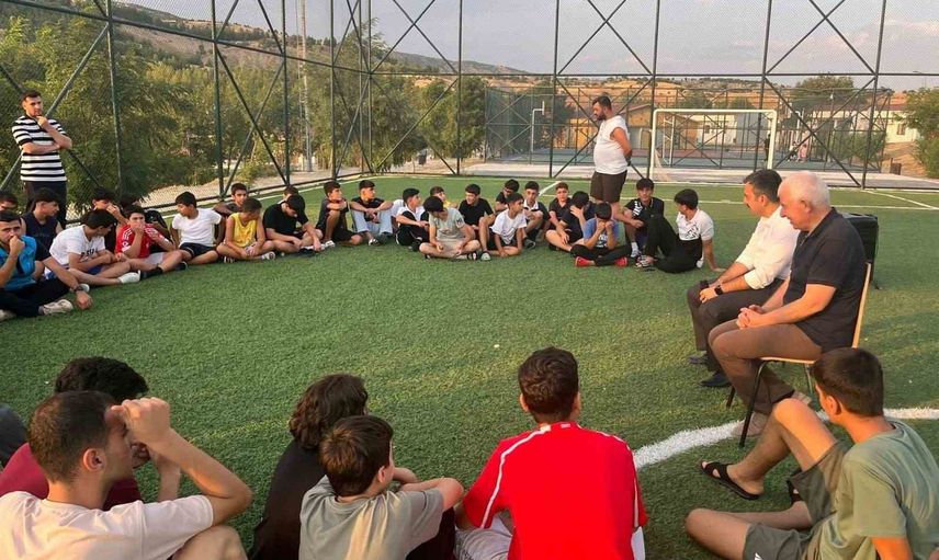 Dicle kaymakamı selahaddin eyyubi gençlik kampında gençlerle buluştu